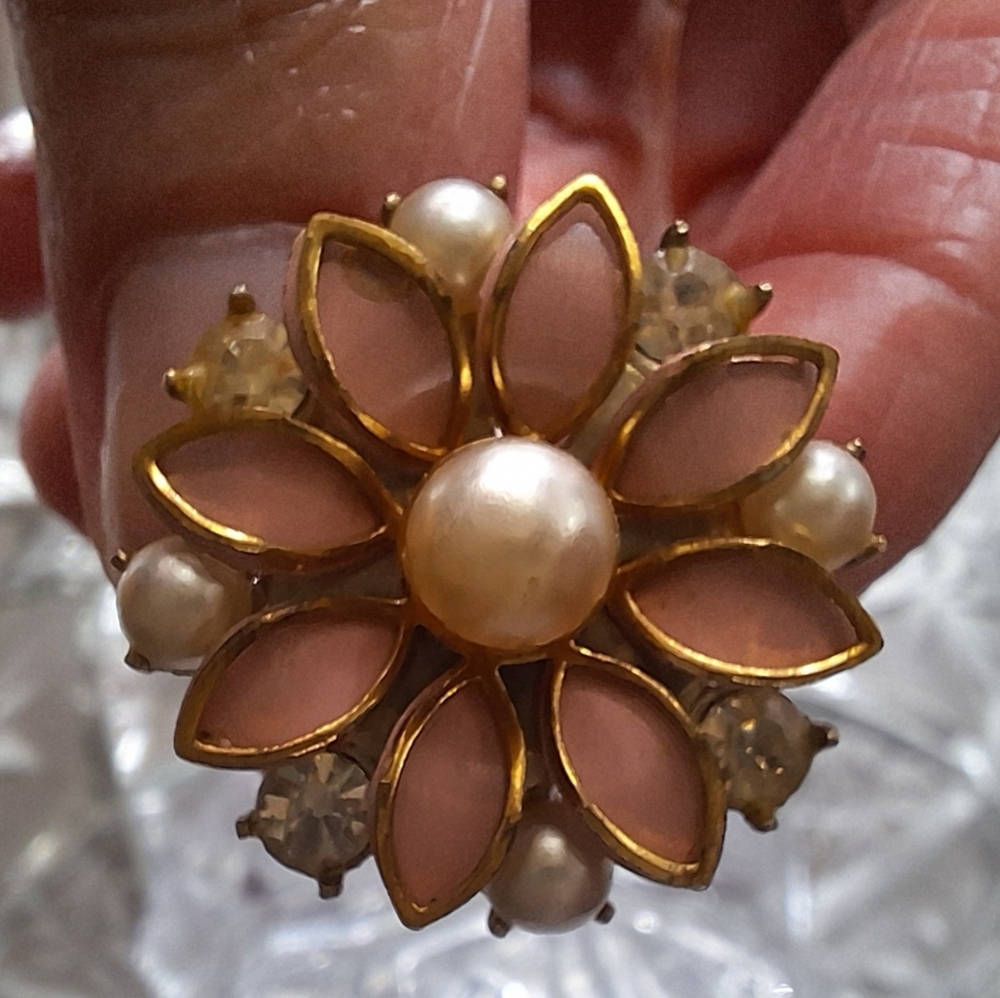 VTG Enamel Flower Screwback Earrings Pink Daisy Pearl Rhinestone Gold FABULOUS! - Picture 3 of 6